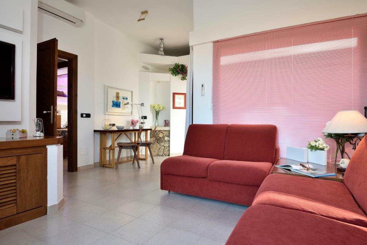 Residence L'Ea Di Lavru - Appartamenti Mono-Bilo-Trilocali Porto San Paolo  Exterior foto